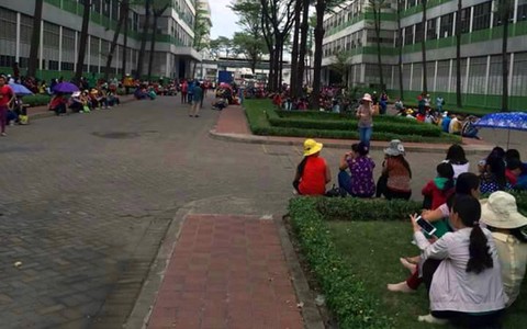 Cả chục ngàn công nhân Đồng Nai ngừng việc đòi quyền lợi