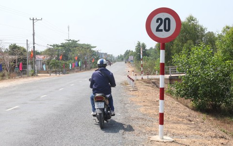 Bến Tre, Tiền Giang vẫn còn biển báo “rùa”
