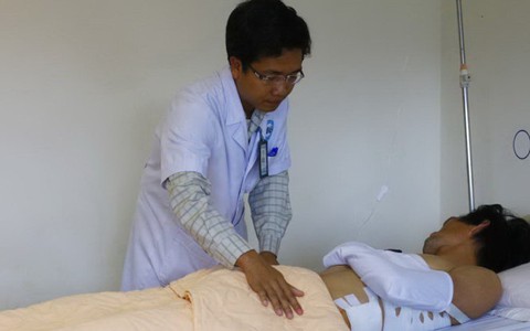 Tiền đạo James xin lỗi Văn Pho