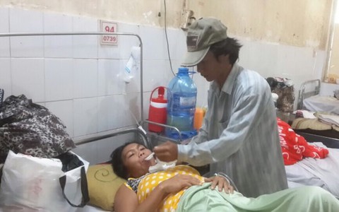 Vợ chồng nghèo còn mắc cái eo đã vơi bớt “cái eo”