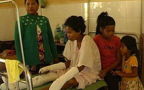 Bị chồng cũ đánh trọng thương vứt trong rừng