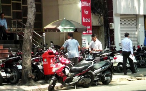 Giá giữ xe thu quá quy định 250%, không có chuyện bảo kê?
