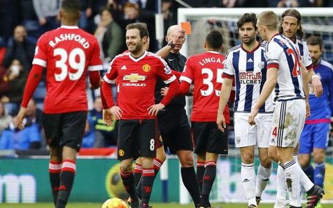 Mata nhận thẻ đỏ, M.U trắng tay trên sân West Brom