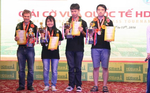 Thảo Nguyên chia tiền thưởng hạng nhất nữ