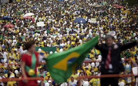 1,4 triệu người Brazil biểu tình đòi tổng thống từ chức