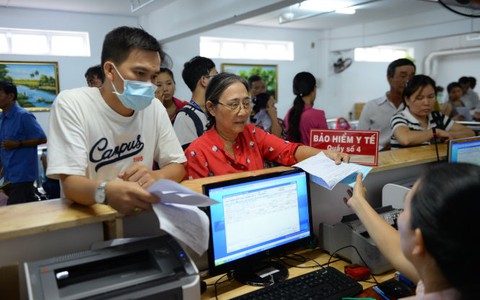 Do viện phí tăng, hộ gia đình mua BHYT
tăng 13 lần?