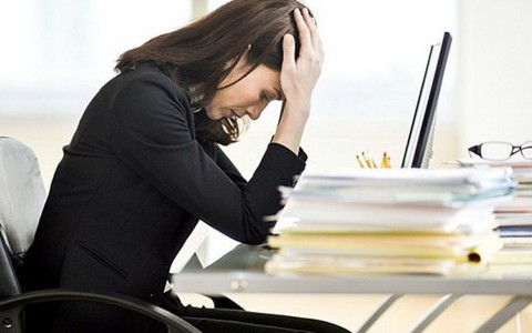Lương cao nhưng sếp khắt khe, tiếp tục làm hay nghỉ?