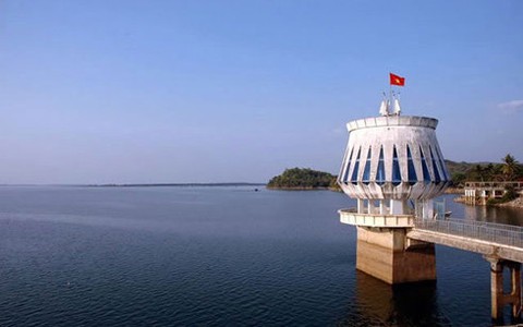 TP.HCM “cầu cứu” hồ Dầu Tiếng
xả nước đẩy mặn