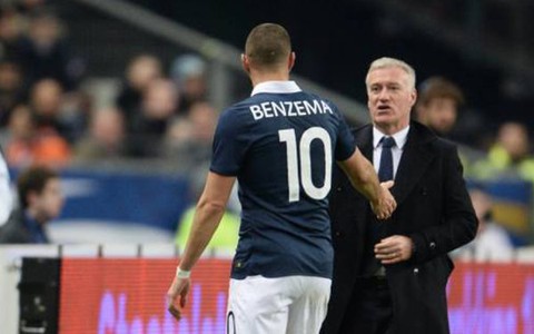 HLV Deschamps từ chối nói về Benzema