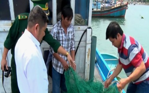 Ngư dân Cửa Việt lại “tố” bị tàu Trung Quốc phá lưới