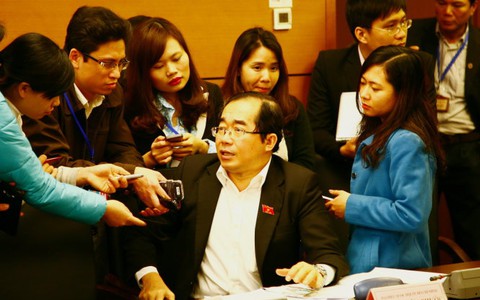 Ông Hoàng Hữu Phước: “Hai tháng nữa tôi sẽ hết chống gậy!”