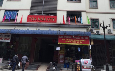 Giun nước bơi trong ống nước chung cư