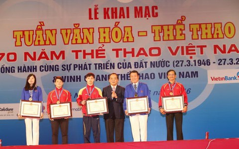 Trao thưởng cho VĐV, HLV thể thao tiêu biểu năm 2015