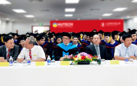 Đại học Lincoln - Hoa Kỳ trao bằng Tiến sĩ danh dự, Thạc sĩ và Cử nhân tại HUTECH
