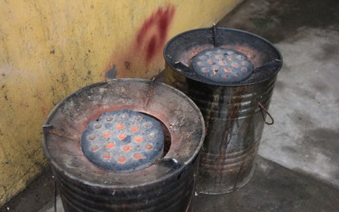 Đốt bếp than trong nhà, vợ chết, chồng nguy kịch
