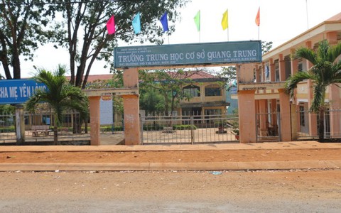 Cảnh cáo thiếu tá công an vào trường học gây náo loạn