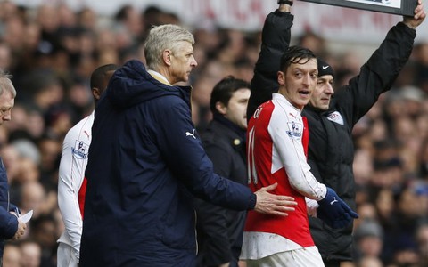 Ông Wenger tức giận vì phát ngôn của Ozil