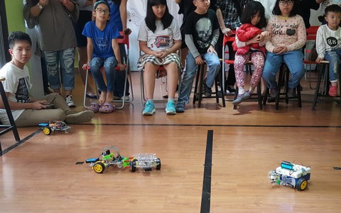 Táy Máy Tò Mò: bắt đầu từ tình yêu khoa học
