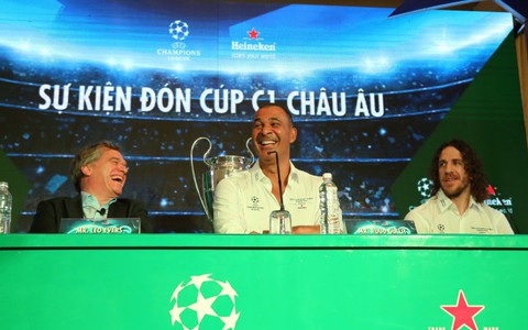 “Puyol sẽ phải cắt tóc khi đến Việt Nam lần tới”