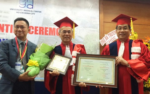 Trao bằng giáo sư danh dự cho ông Daniel Dung Truong