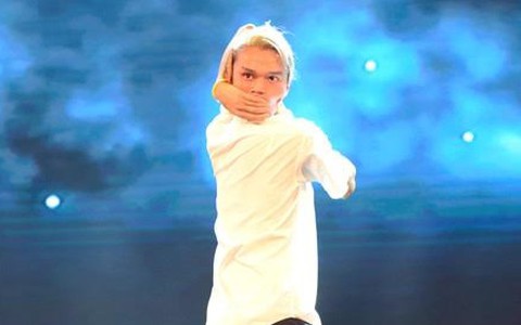 Vietnam's Got Talent: xem clip người bẻ xương xoay cổ 180 độ