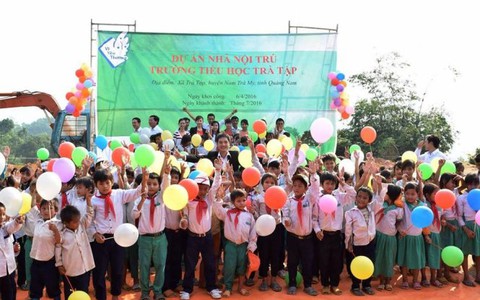 Xây nhà nội trú cho học sinh,
giáo viên vùng cao