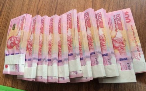 Sôi động “chợ đen” tiền lưu niệm, 45.000-55.000 đồng/tờ