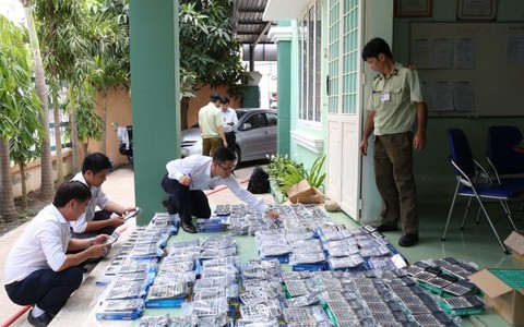 Thu giữ hàng trăm máy tính giả
nhãn hiệu Casio