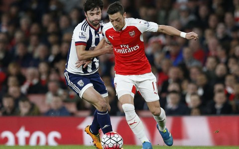 Ozil vắng mặt trong đội hình tiêu biểu PFA
