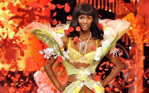 Người mẫu Victoria’s Secret dự Tuần lễ thời trang quốc tế VN