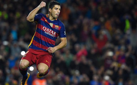 Suarez lập cú “poker”, Barcelona giữ vững ngôi đầu