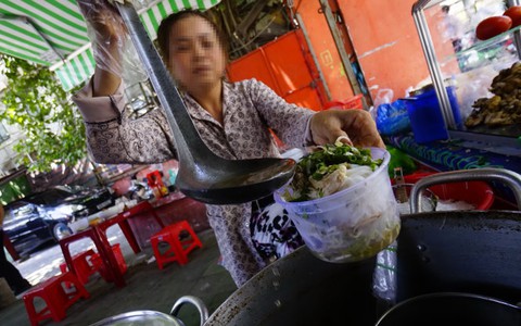 Hộp nhựa, lo nhưng vẫn dùng