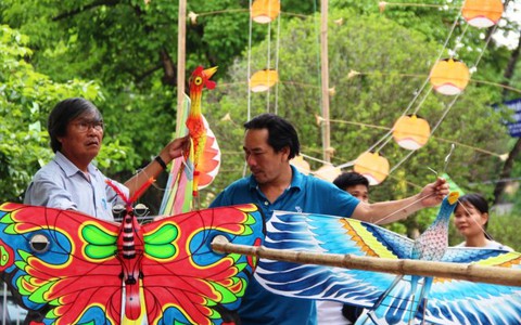 Gần 200 cánh diều tụ hội tại Huế