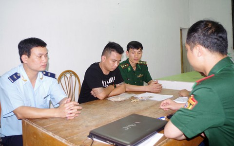 Bắt hai nghi phạm mang 2.700 viên ma túy từ Trung Quốc về VN