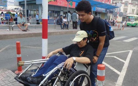 Cải thiện xe buýt phục vụ
hành khách khuyết tật