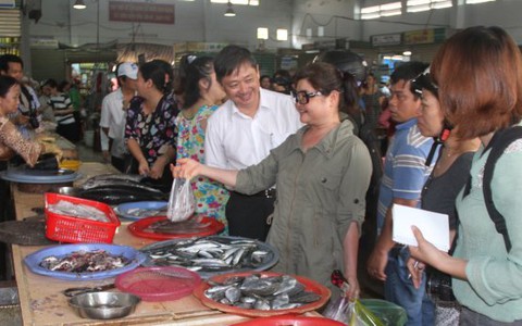 Phó thủ tướng chỉ đạo thu mua hải sản tồn kho