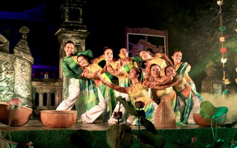 Festival Huế: bất ngờ từ Huế dịu dàng - Về miền Hương Ngự