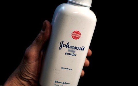 Johnson & Johnson lại thua kiện phấn rôm gây ung thư
