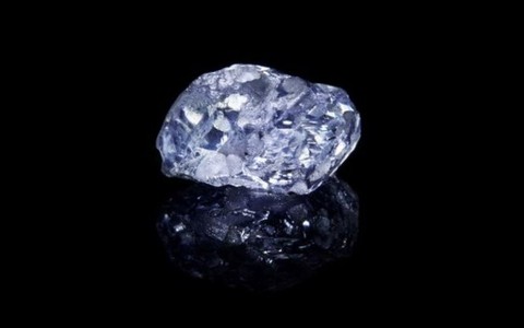 Kim cương tím cực hiếm sẽ bán trên 3 triệu USD