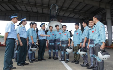 Cùng thiếu tướng đi kiểm tra phòng không - không quân