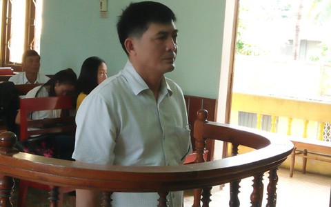 Viện trưởng VKS tông xe liên hoàn lãnh 18 tháng tù