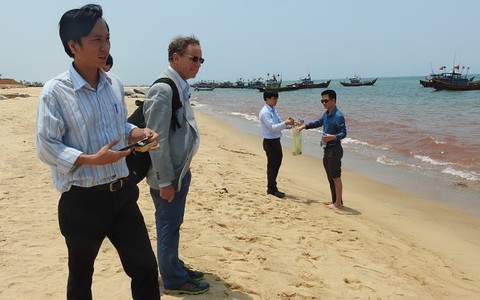 Sau Formosa, sẽ kiểm tra 2 doanh nghiệp xả thải ra biển