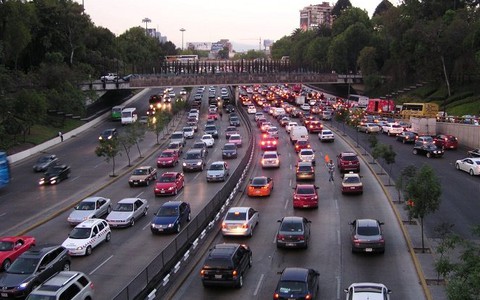 Mexico đóng cửa nhiều cây xăng do ô nhiễm không khí