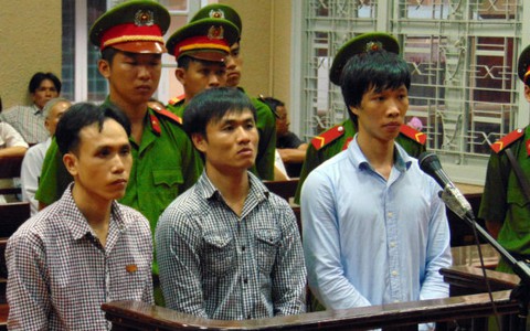Trộm chín xe máy, ba bị cáo lãnh án 34 năm tù