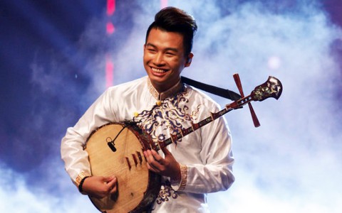 Xem clip Trung Lương đàn nguyệt "cực chất" tại Vietnam's Got Talent