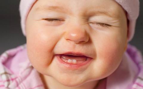 Những điều cần chú ý khi trẻ mọc răng