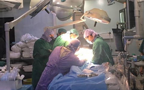Kỹ thuật mới điều trị khối phình động mạch chủ bụng