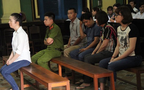 Mẹ siết cổ con chết làm lễ “thánh hồi sinh” ân hận tại tòa