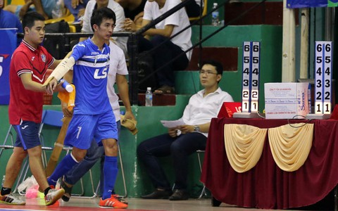 ​Trọng Luân gãy tay, futsal VN lo cho World Cup 2016