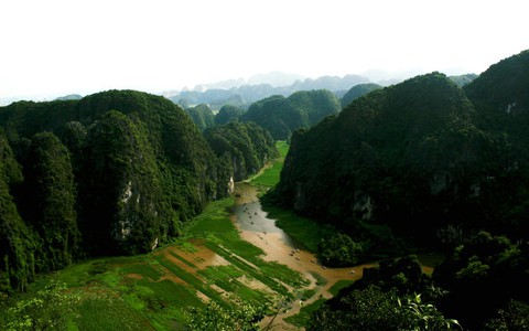 Lên núi Múa ngắm mùa lúa xanh